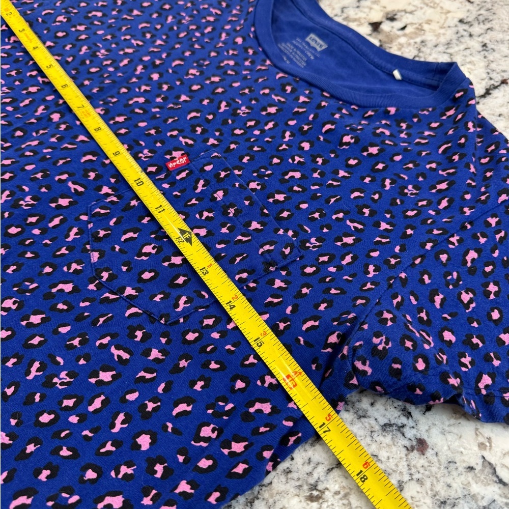 Levi’s Perfect Crew Leopard Print Tee Blue Pink Short Sleeve Size Medium - Picture 5 of 7